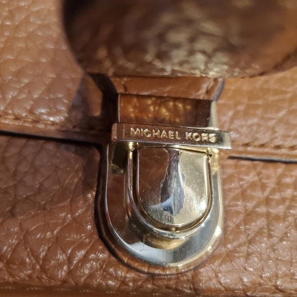 Michael Kors Crossbody - Picture 4 of 15